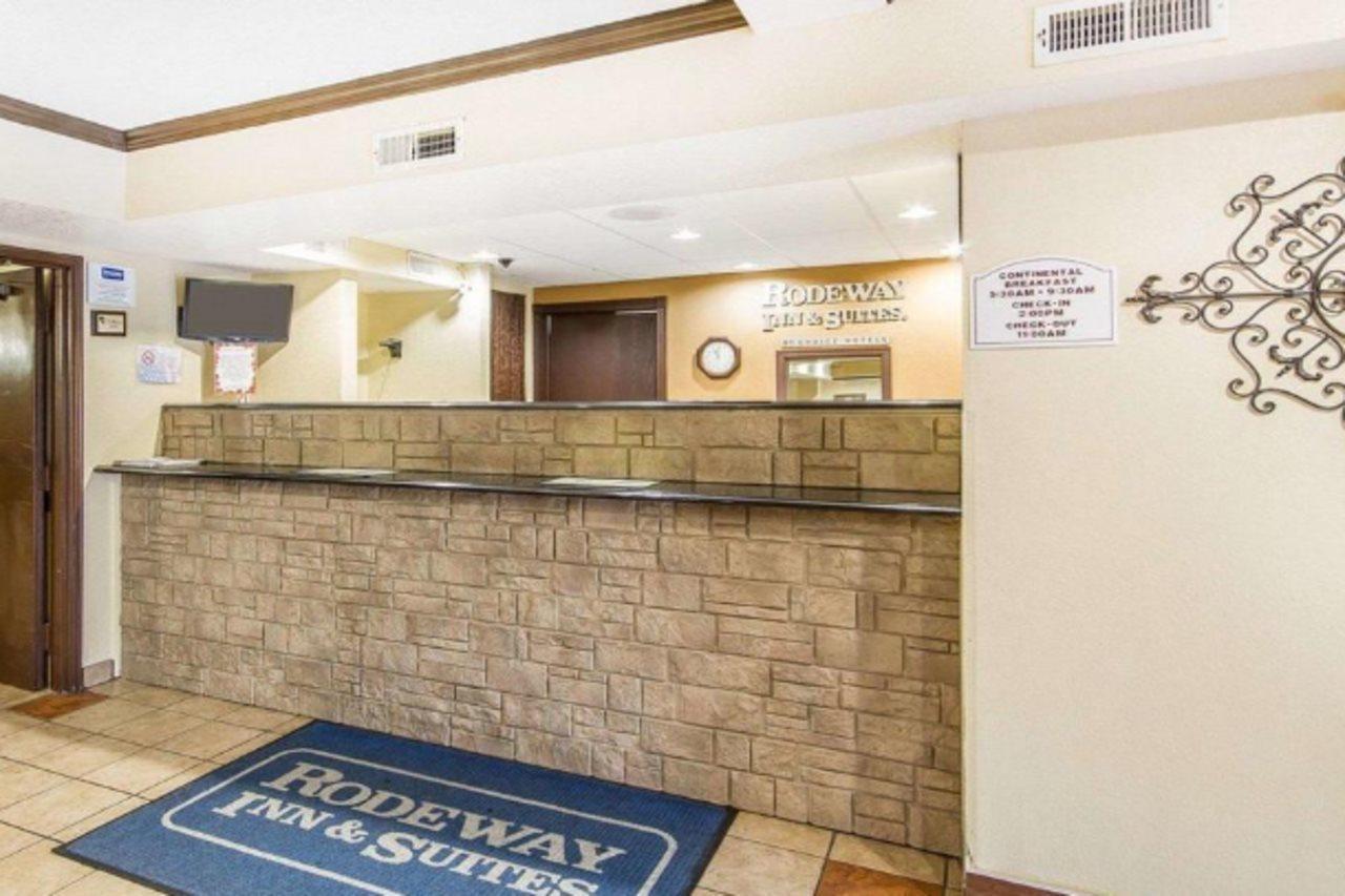 Rodeway Inn & Suites Madison East מראה חיצוני תמונה