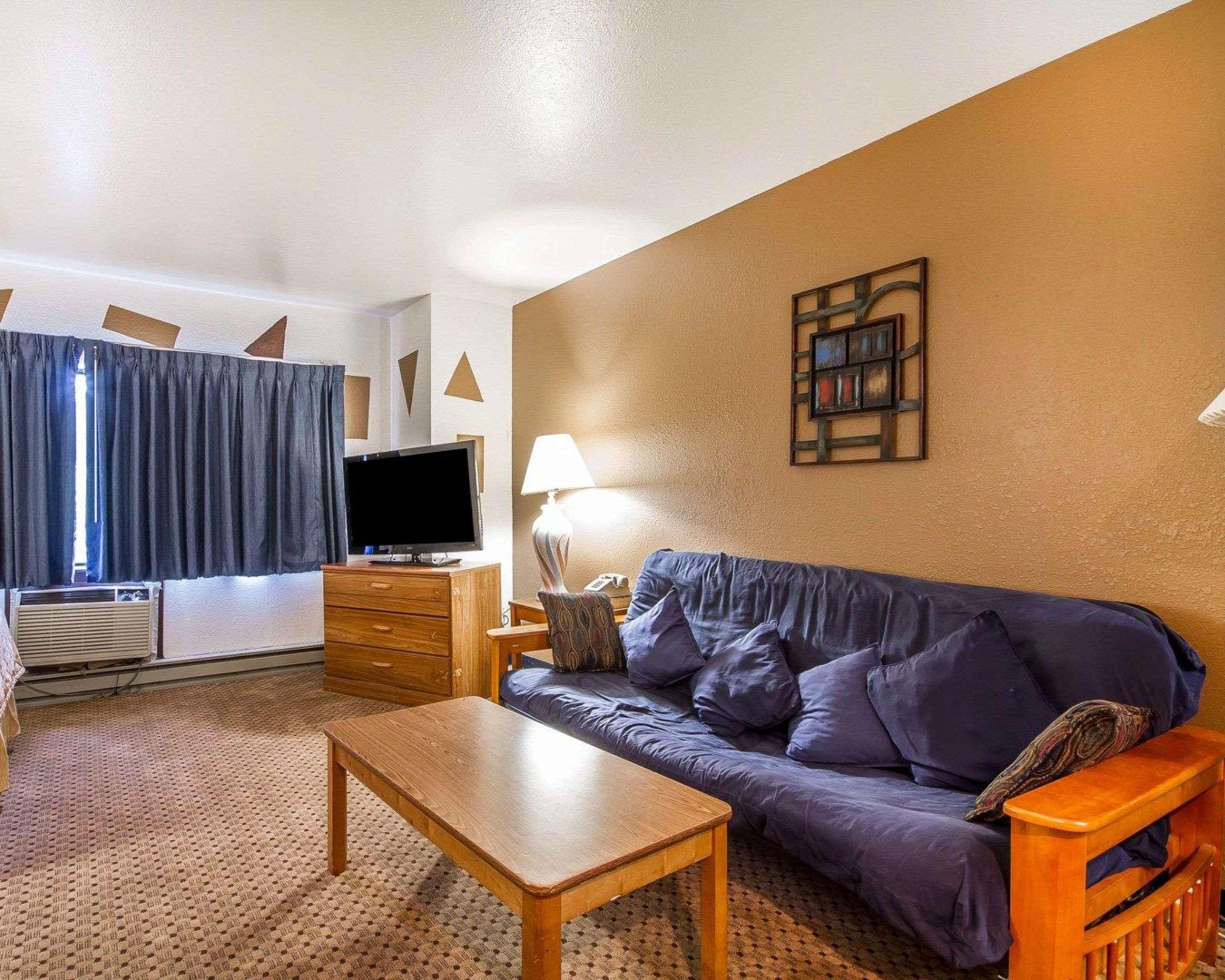 Rodeway Inn & Suites Madison East מראה חיצוני תמונה