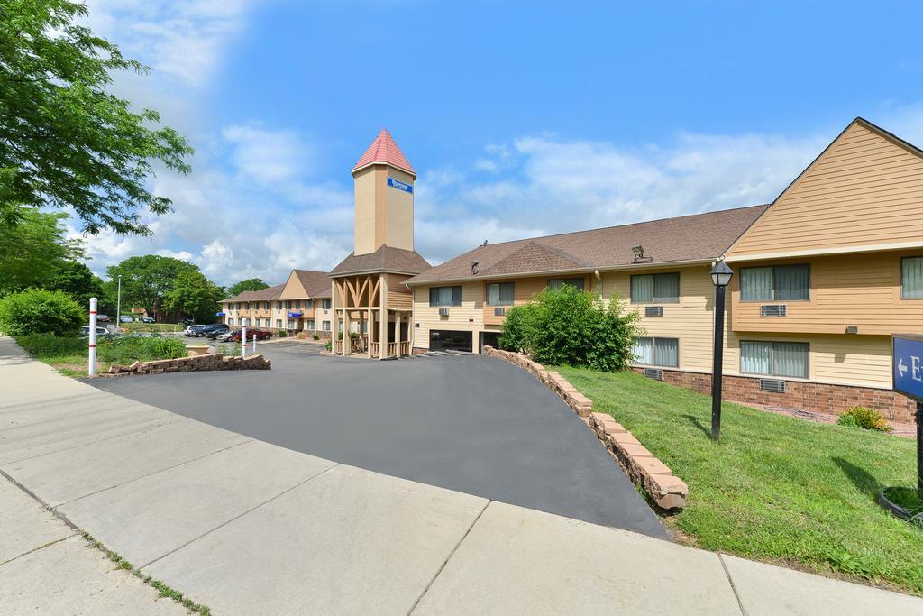 Rodeway Inn & Suites Madison East מראה חיצוני תמונה