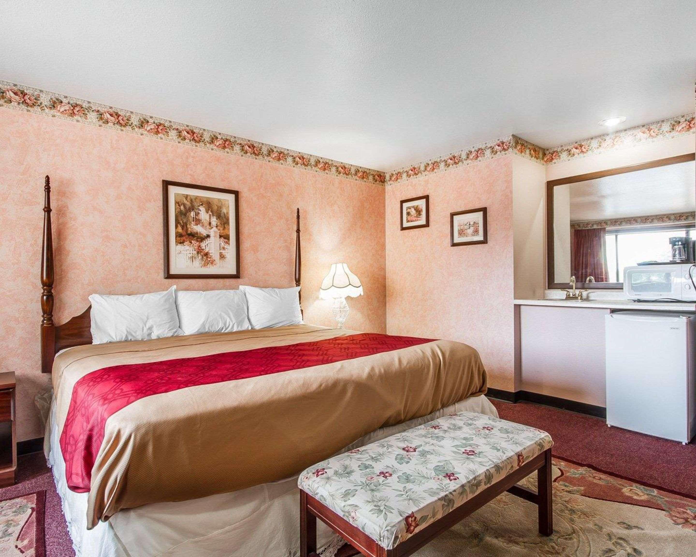 Rodeway Inn & Suites Madison East מראה חיצוני תמונה