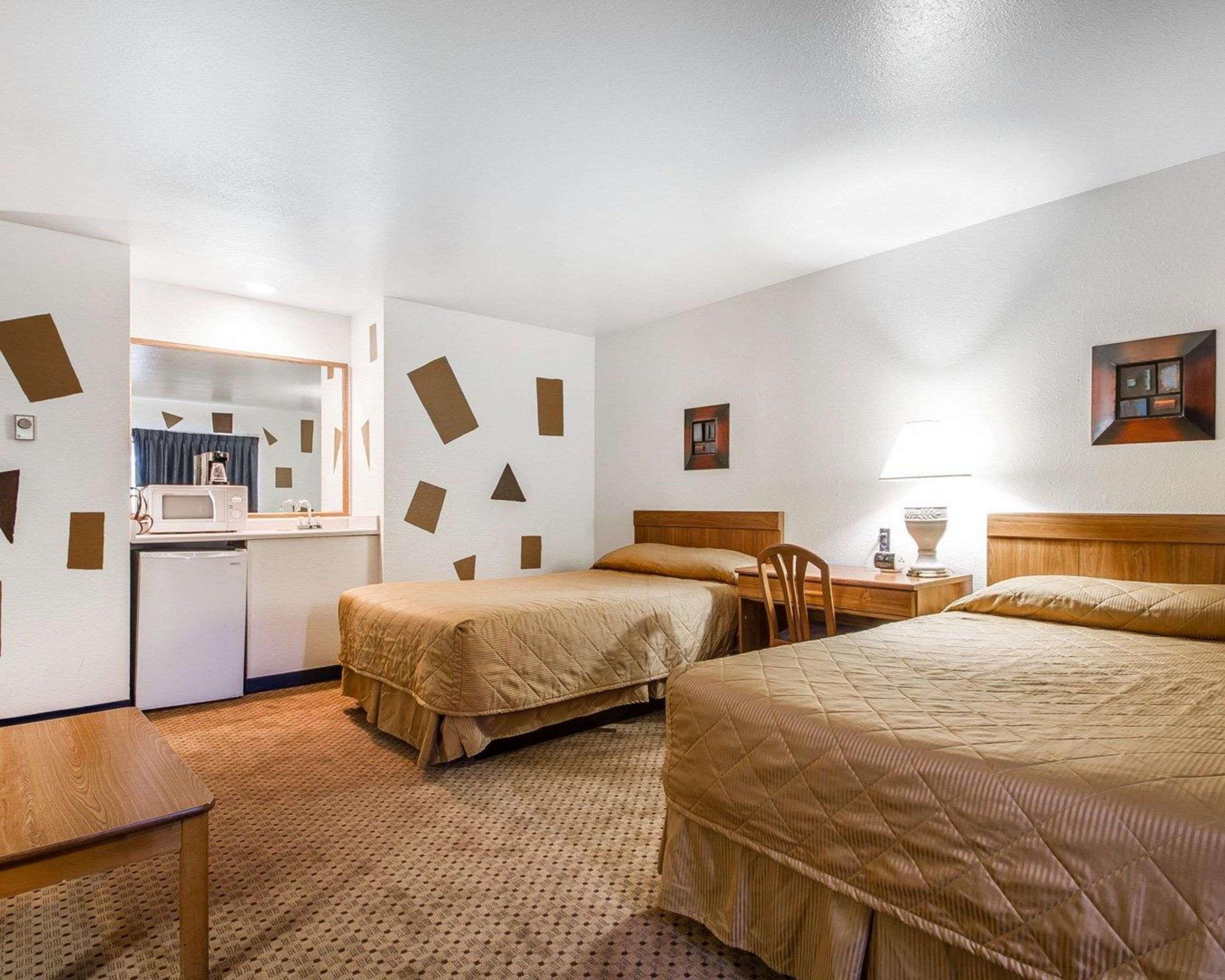 Rodeway Inn & Suites Madison East מראה חיצוני תמונה