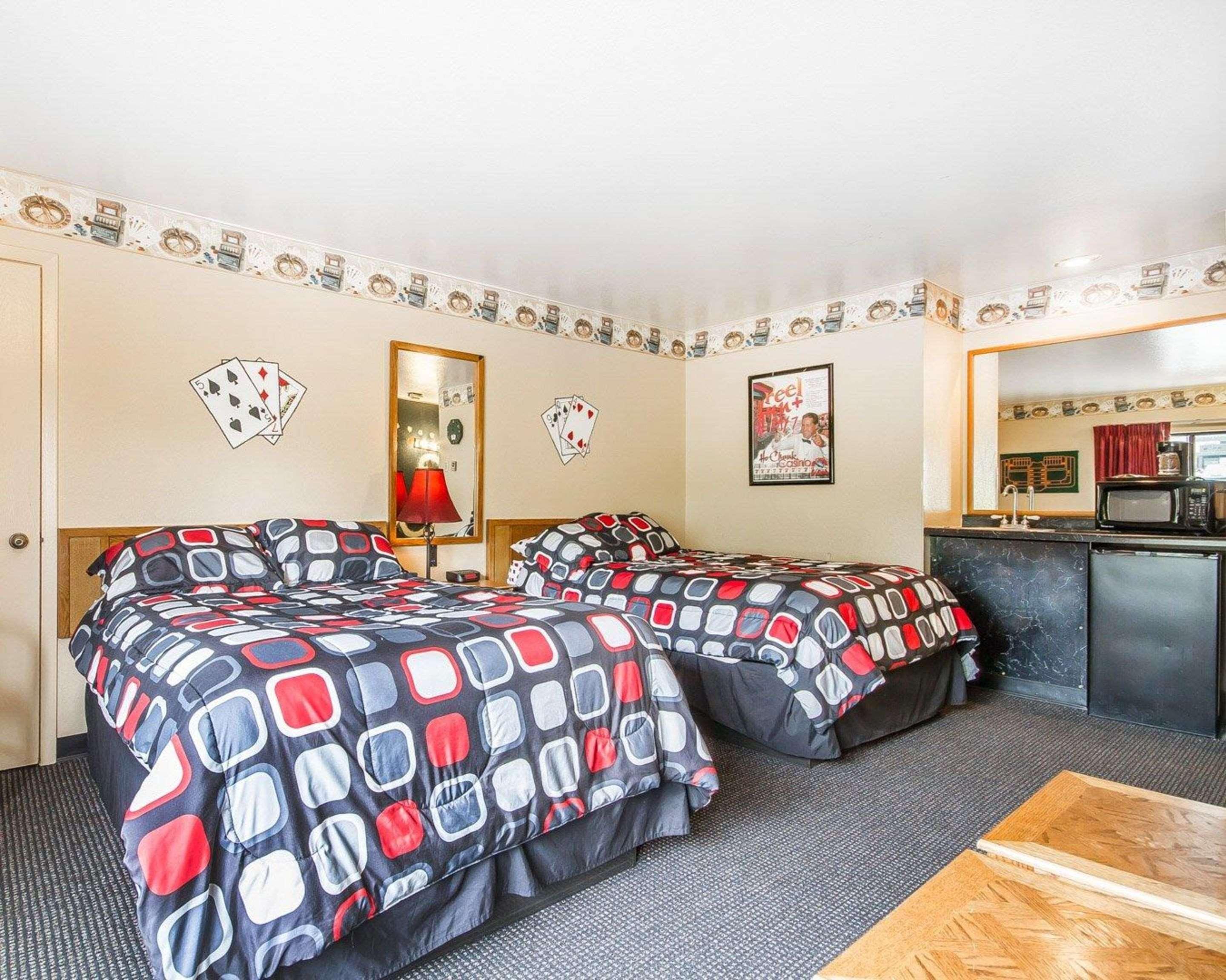 Rodeway Inn & Suites Madison East מראה חיצוני תמונה