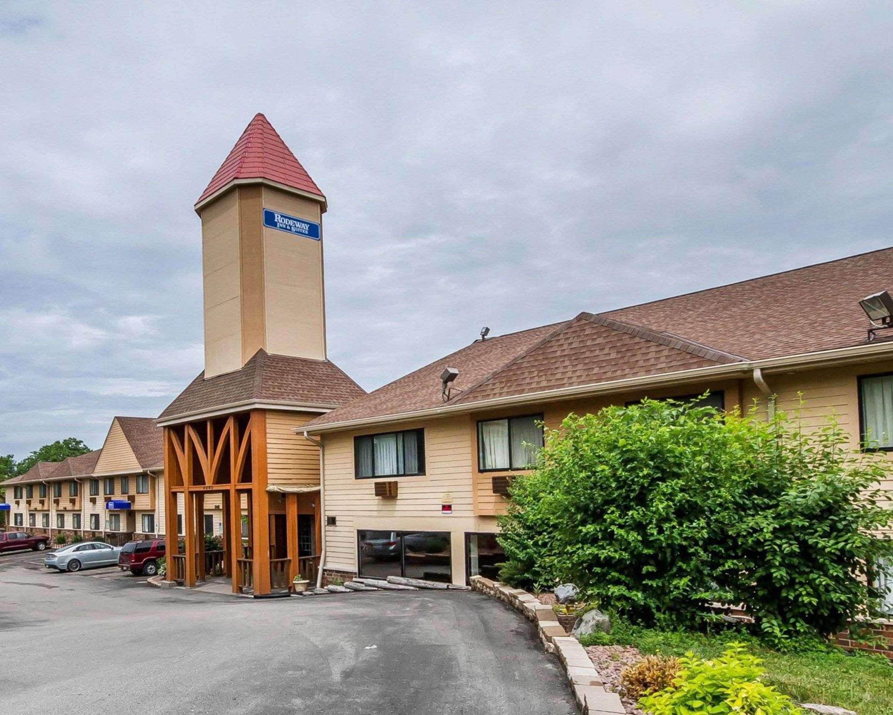 Rodeway Inn & Suites Madison East מראה חיצוני תמונה