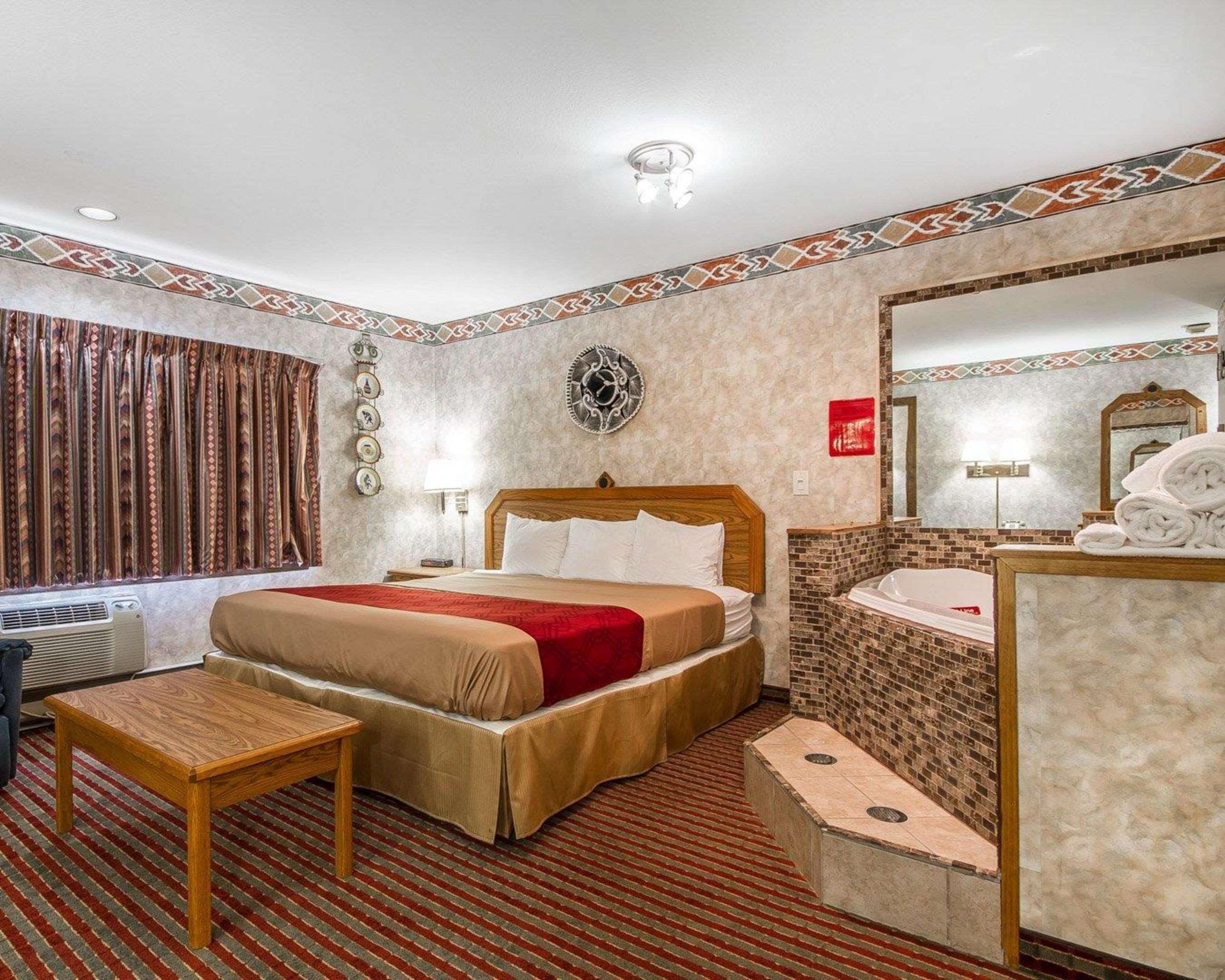 Rodeway Inn & Suites Madison East מראה חיצוני תמונה