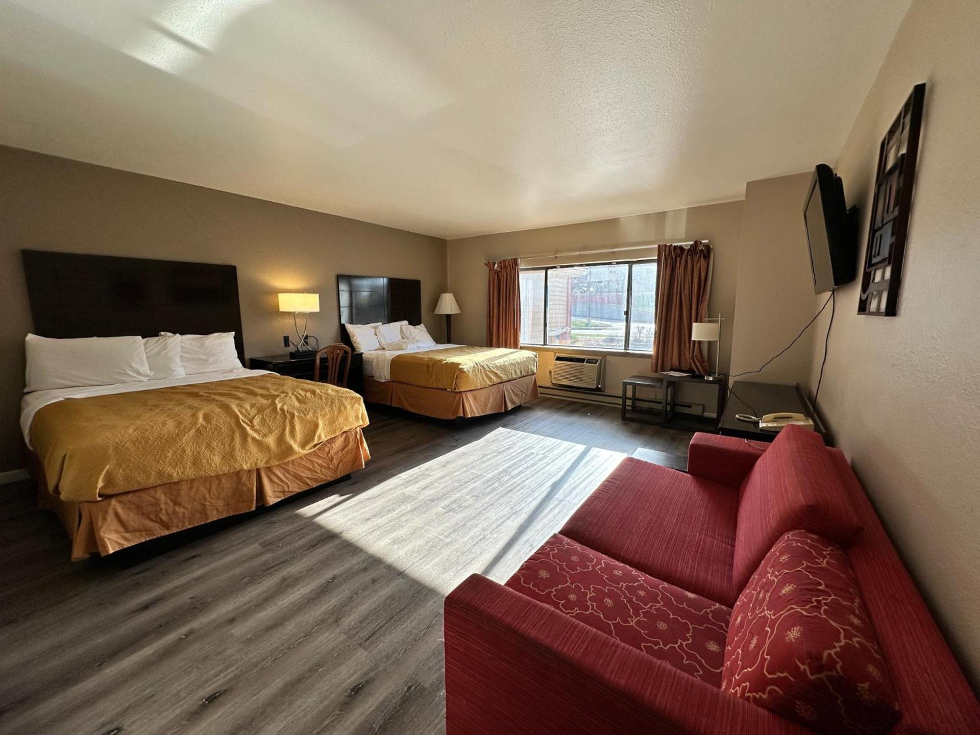 Rodeway Inn & Suites Madison East מראה חיצוני תמונה