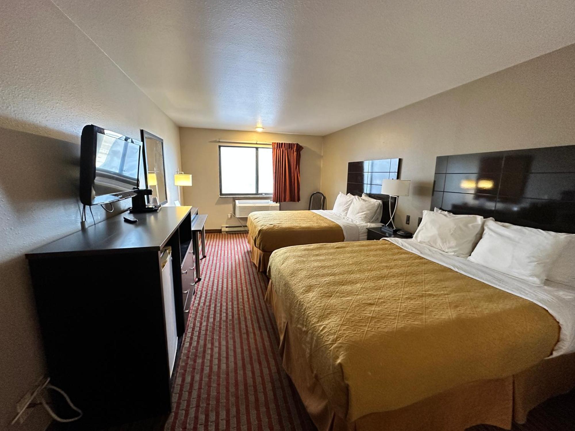 Rodeway Inn & Suites Madison East מראה חיצוני תמונה