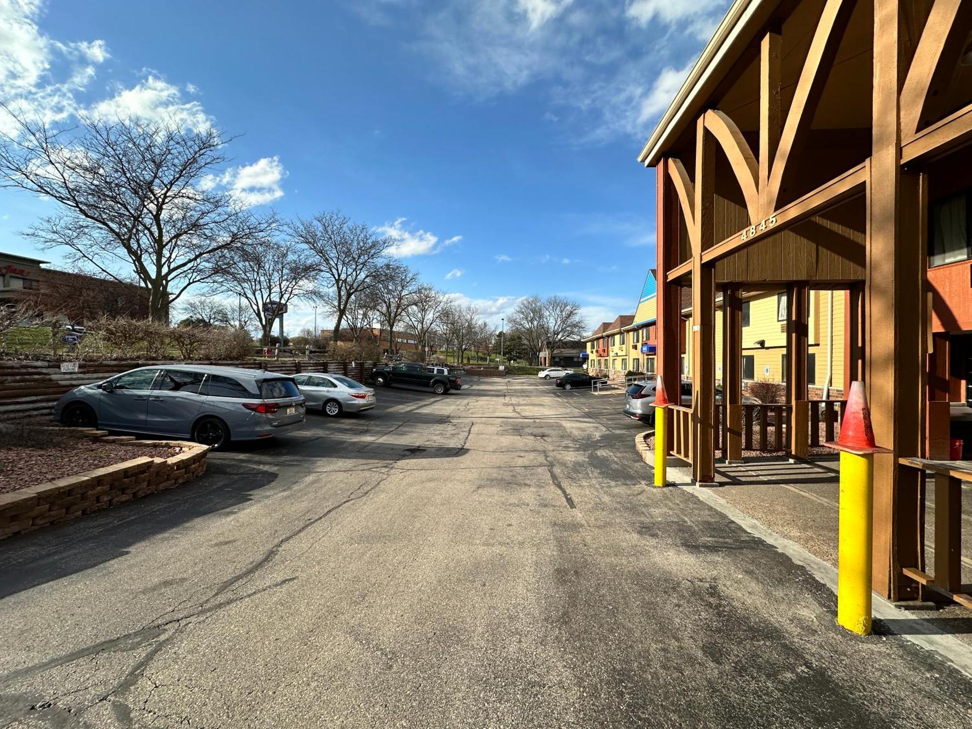 Rodeway Inn & Suites Madison East מראה חיצוני תמונה