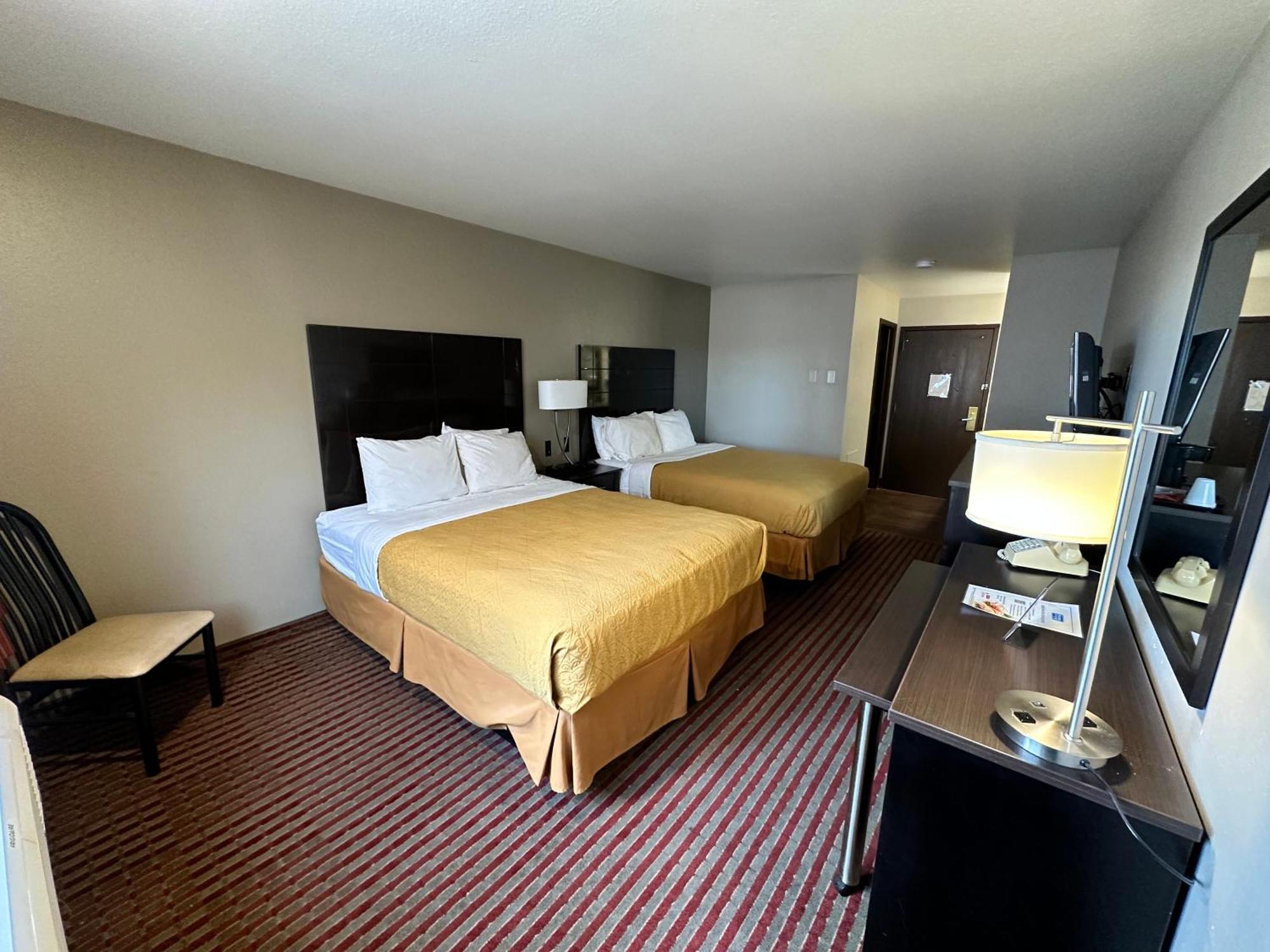 Rodeway Inn & Suites Madison East מראה חיצוני תמונה