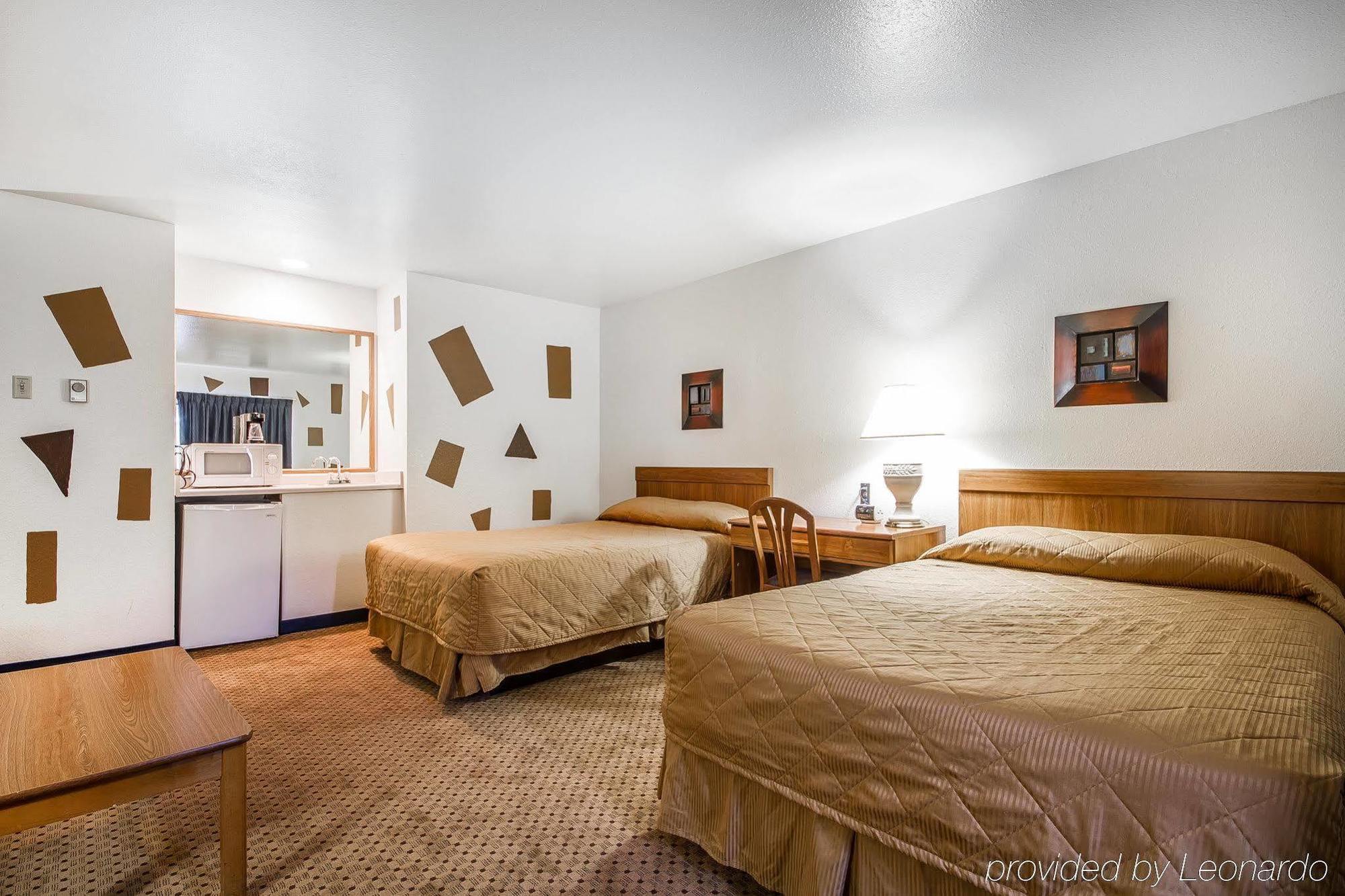 Rodeway Inn & Suites Madison East מראה חיצוני תמונה