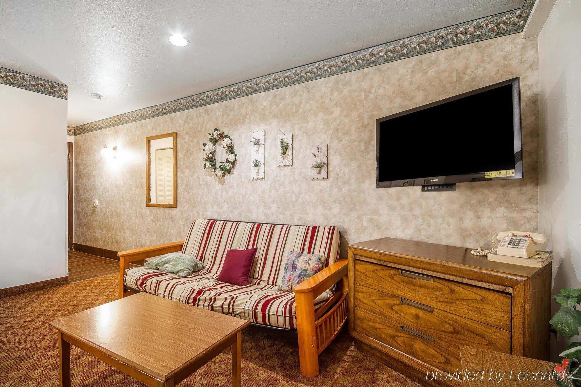 Rodeway Inn & Suites Madison East מראה חיצוני תמונה