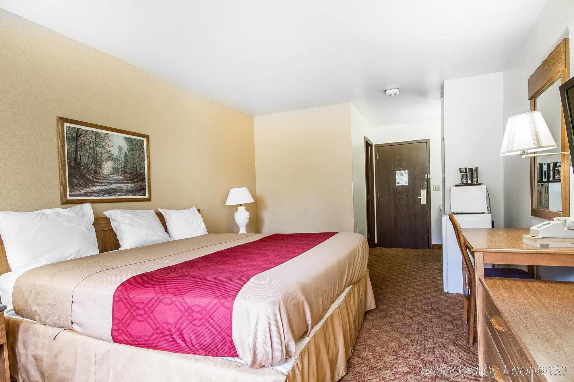 Rodeway Inn & Suites Madison East מראה חיצוני תמונה
