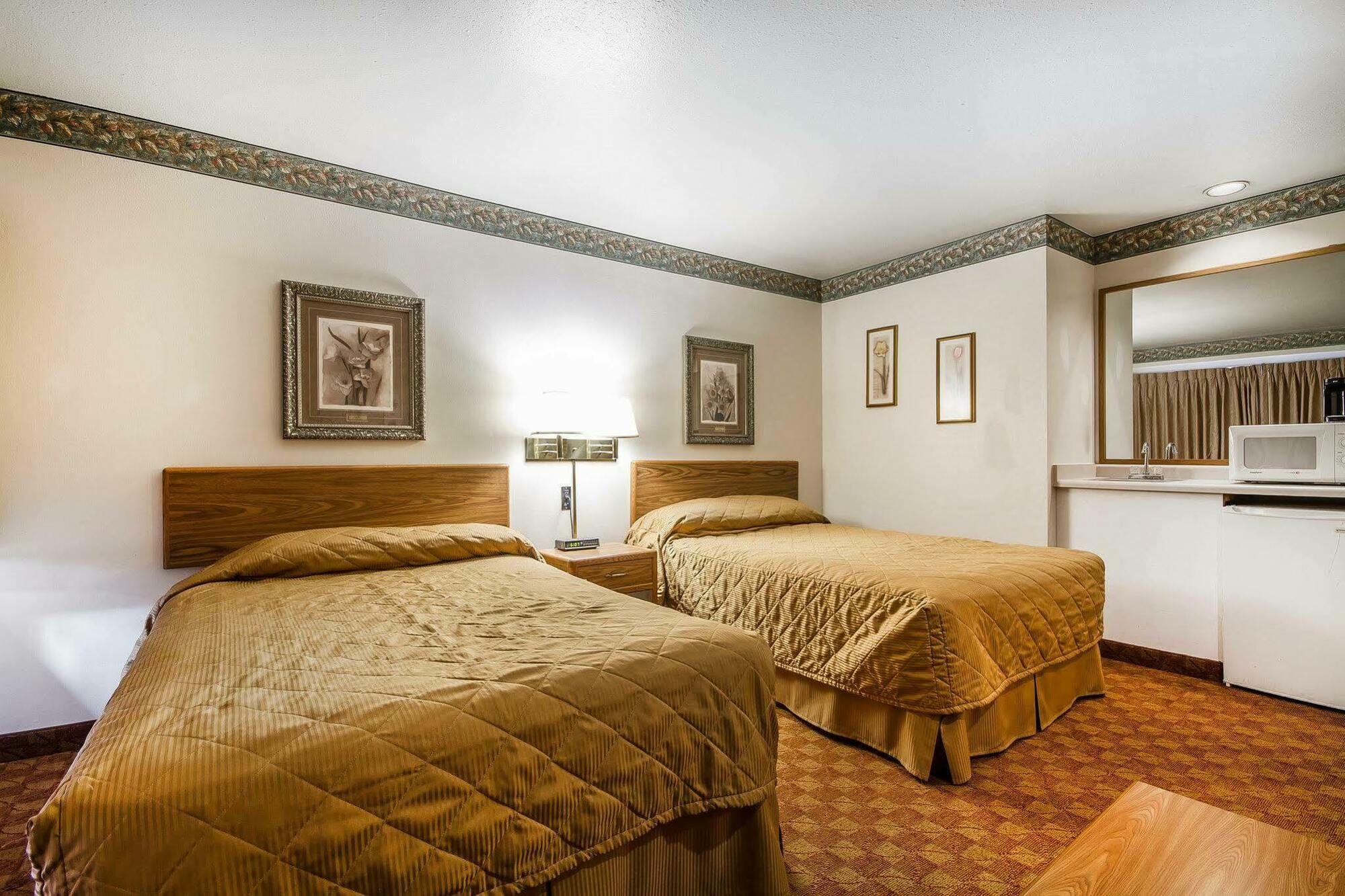 Rodeway Inn & Suites Madison East מראה חיצוני תמונה